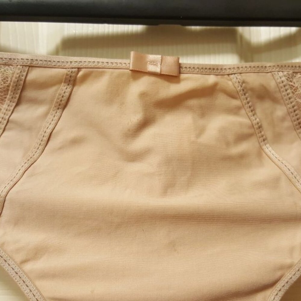 Chantelle Beige Lace Nude Beige Thong Sz M